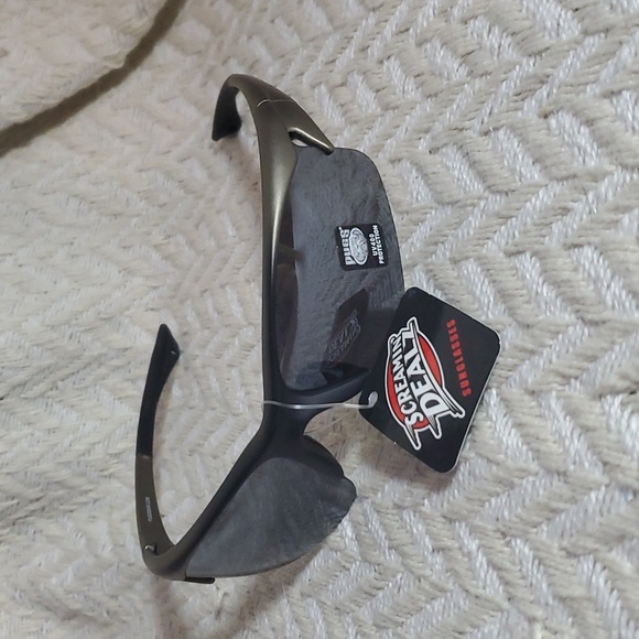 PUGS UV400 Protection Sunglasses Style# 1301A - Picture 2 of 6